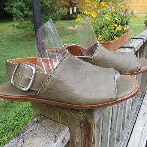 VERO CUOIO Italian leather flat sandals, olive green, size 39